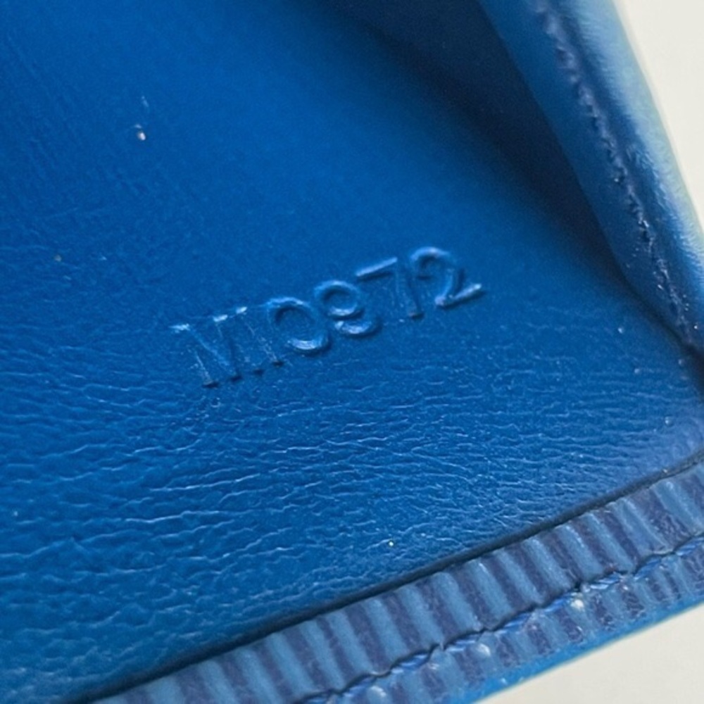 Blue - Picture 6 of 12